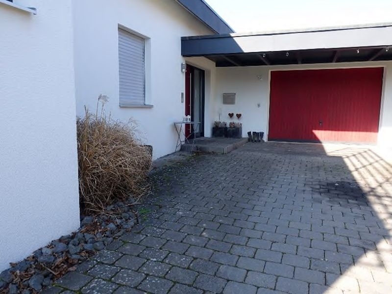 Einfamilienhaus mit angebauter Einzelgarage in Oberjettingen - Bild 2