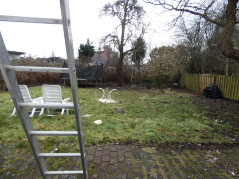 Wohnhaus mit Einliegerwohnung und Anbau in Heide - Bild 2