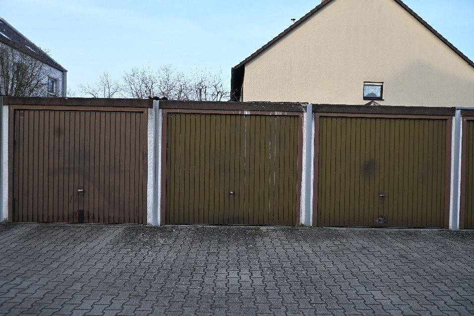 Reihenmittelhaus, Reihenmittelgarage, Garagenhof, Wohnweg in Nürnberg - Bild 2