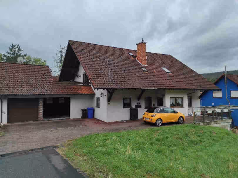 Mehrfamilienhaus, Garage in Niedersteinbach - Bild 1