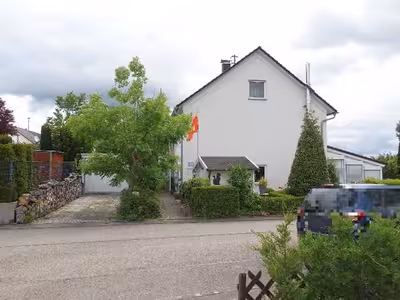 Doppelhaushälfte und 2 Garagen in Lembergstraße 18, 71083 Herrenberg - Bild 2