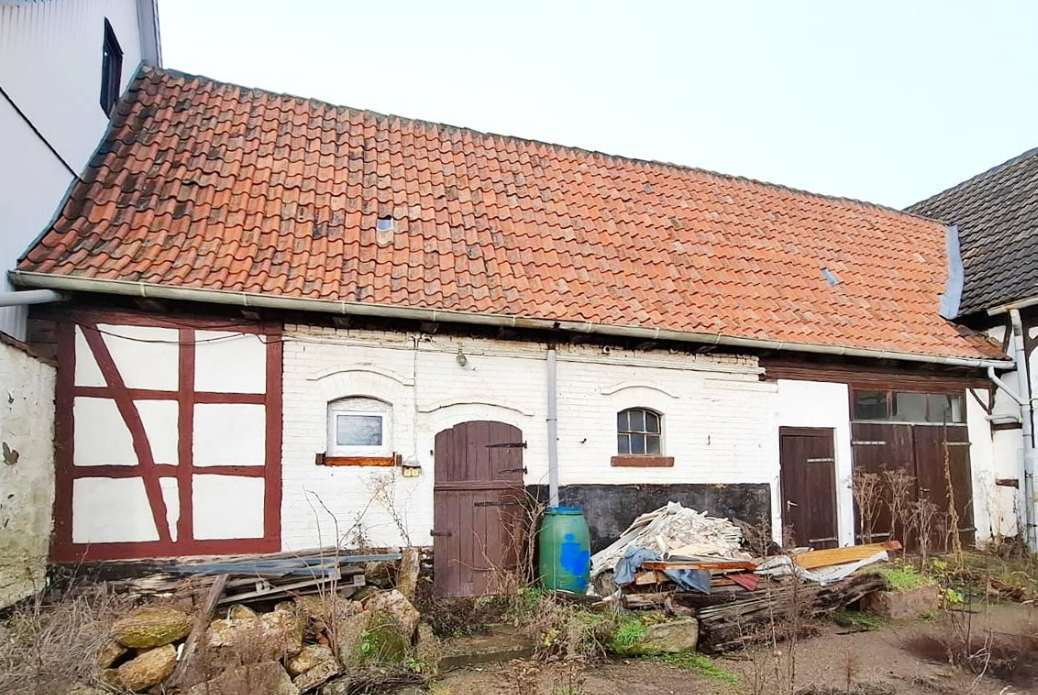 Einfamilien-Wohnhaus mit Nebengebäuden in Toba - Bild 4