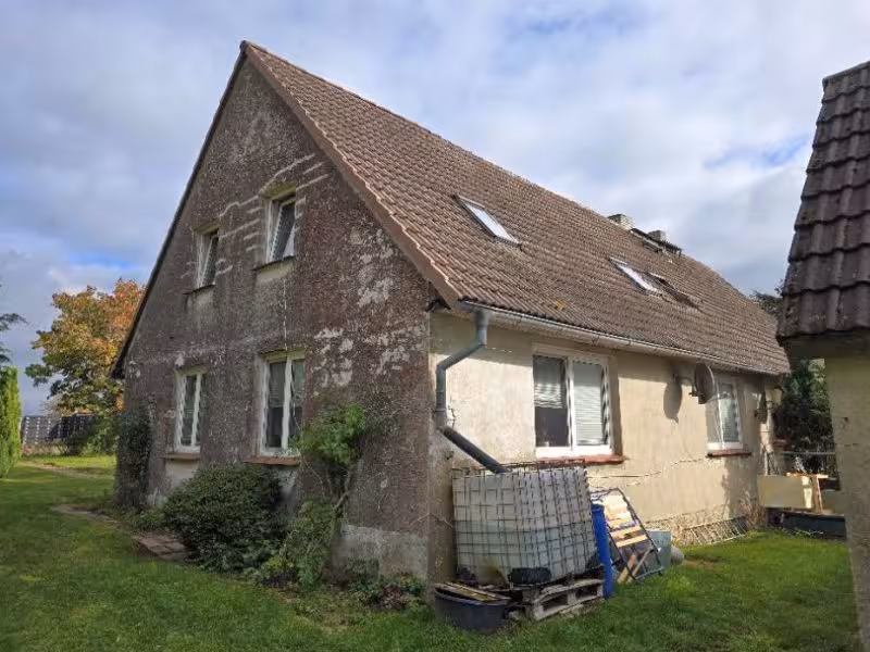 Einfamilien-Doppelhaushälfte mit Nebengebäude in Lalendorf - Bild 1