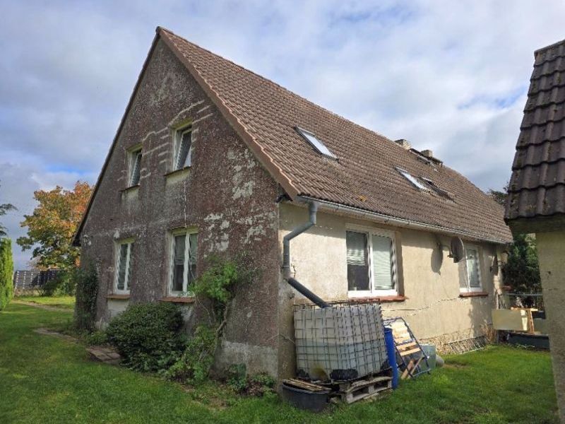 Einfamilien-Doppelhaushälfte mit Nebengebäude in Lalendorf - Bild 1