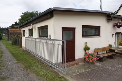 Einfamilienwohnhaus mit Nebengebäuden in Dorfstraße 14, 17214 Silz - Bild 1