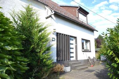 Einfamilienhaus in In der Stehl 22, 56729 Ettringen - Bild 1
