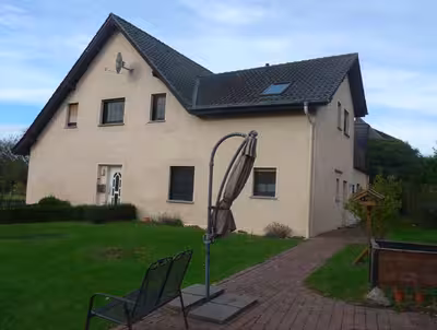 Zweifamilienhaus, gewerblich genutztes Grundstück, Kfz-Stellplatz, Garage in Eschweg 25, 32457 Porta Westfalica, Holtrup - Bild 3