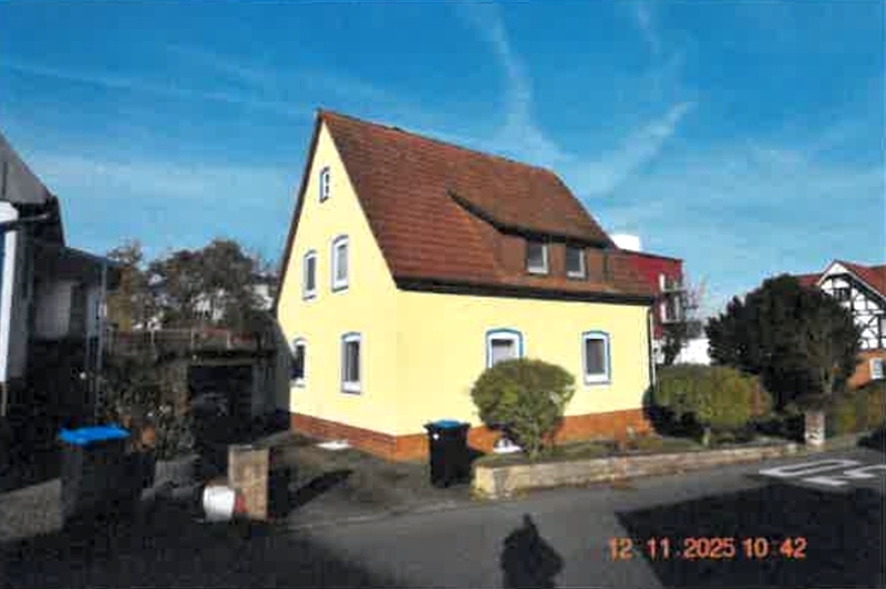 Zweifamilienwohnhaus mit 2 Garagen in Gaildorf - Bild 1