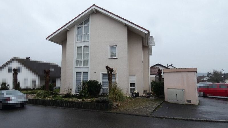 Wohnhaus mit Pkw-Doppelgarage in Gundelsheim - Bild 2