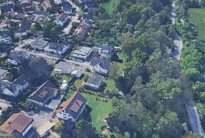 Zweifamilienhaus, Garage, Gartenfläche in Sindlinger Weg, 00000 Bad Homburg, Kirdorf - Bild 2