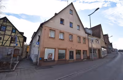 Wohnhaus mit Ladenlokal im Erdgeschoss in Hauptstraße, Untere Wassergasse, 90547 Stein - Bild 1
