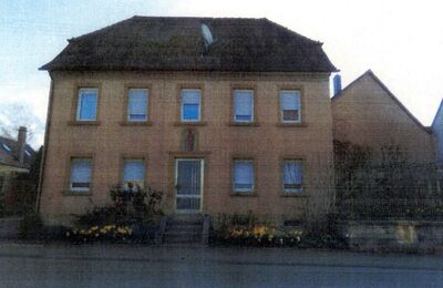 Wohnhaus mit ehem. landwirtschaftlichen Nebengebäuden in Graf-von-Düren-Straße 18, 74196 Neuenstadt am Kocher (Kochertürn) - Bild 1