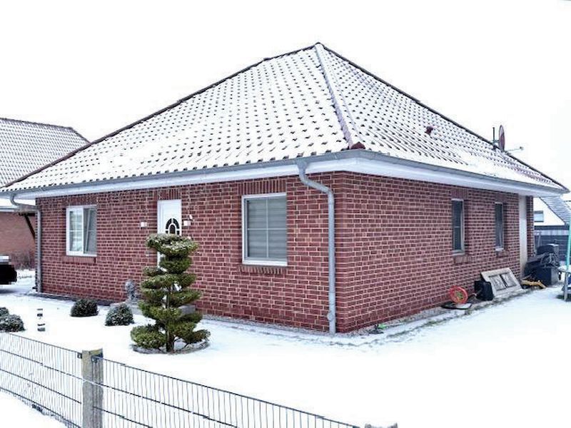 Einfamilienhaus mit Carportanbau in Schwerin - Bild 1