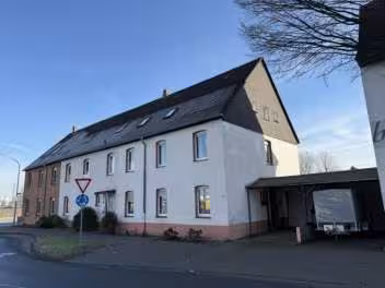 Mit einem Dreifamilienwohnhaus (in der Bauart einer Doppelhaushälfte) mit Garage bebautes Grundstück in Paderborn - Bild 3