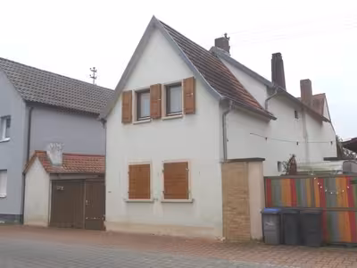 Einfamilienhaus, Nebengebäude und Scheune in Speyerer Straße 32, 67459 Böhl-Iggelheim - Bild 2