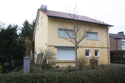 Garage, Kfz-Stellplatz, Einfamilienhaus in Volksgartenstraße 10, 40764 Langenfeld, Immigrath - Bild 1