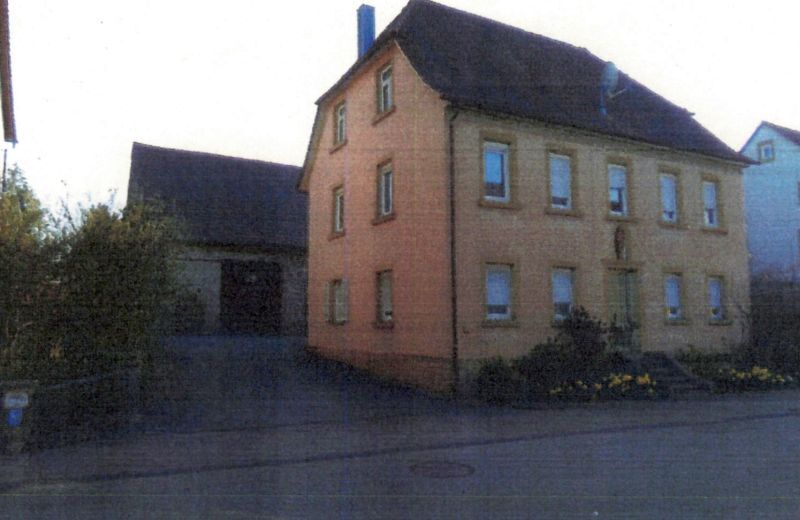 Wohnhaus mit ehem. landwirtschaftlichen Nebengebäuden in Neuenstadt am Kocher - Bild 2