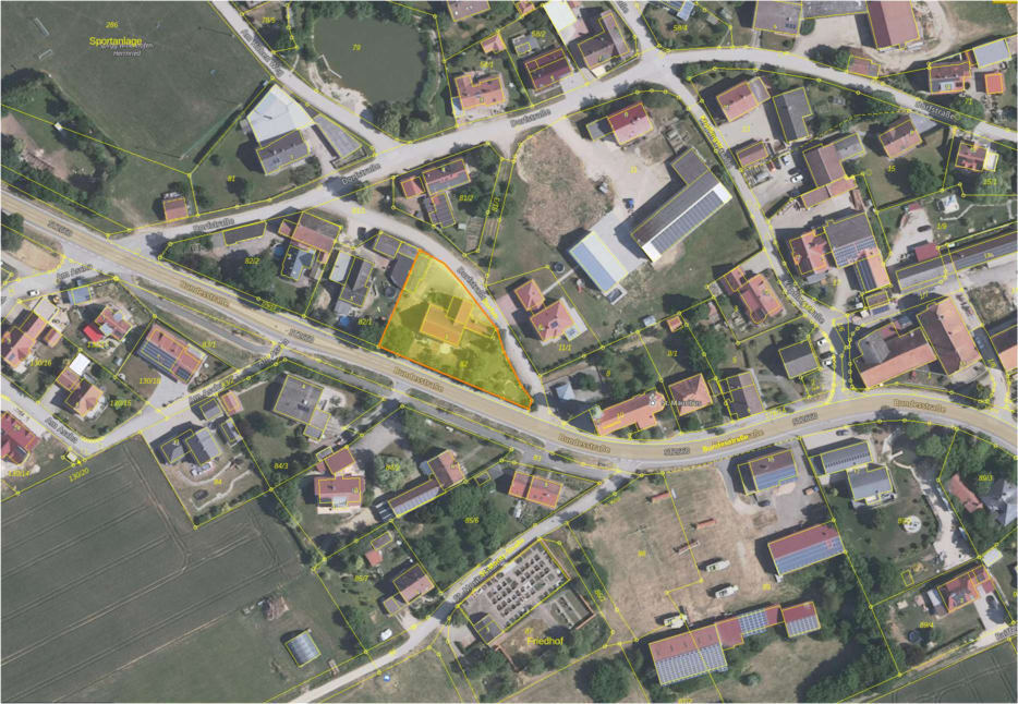 Einfamilienhaus mit Anbauten samt integrierter Garage, Nebengebäude mit Abstellräumen in Parsberg - Bild 2