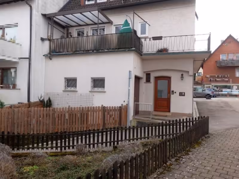 Doppelhaushälfte mit gemischter Nutzung und Einzelgarage in Stuttgart - Bild 2