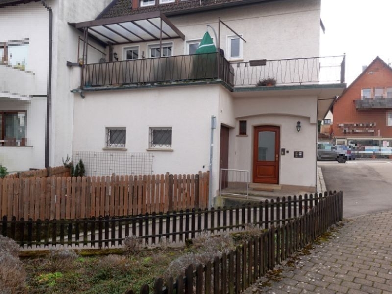 Doppelhaushälfte mit gemischter Nutzung und Einzelgarage in Stuttgart - Bild 2