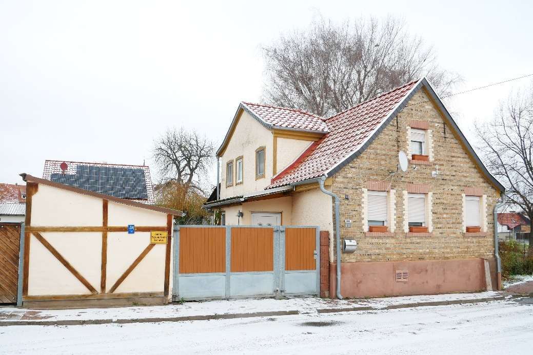 Einfamilien-Wohnhaus mit Windfanganbau, Schuppen in Bad Frankenhausen/Kyffhäuser - Bild 2