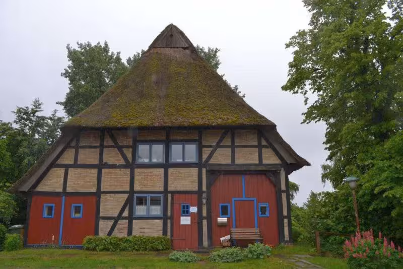 Praxis-/Wohngebäude in Kirchbarkau - Bild 1