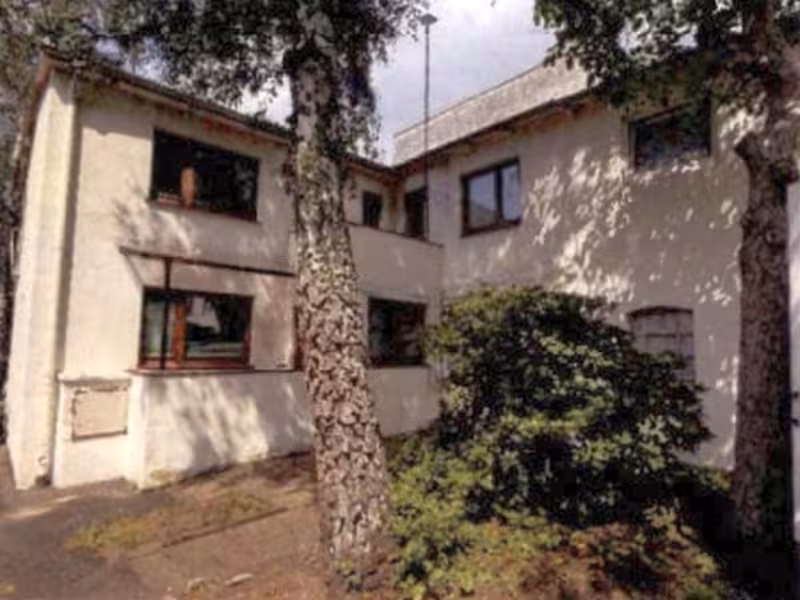 Bürogebäude, 3 Lagergebäude und 19 Garagen in Hamburg - Bild 1