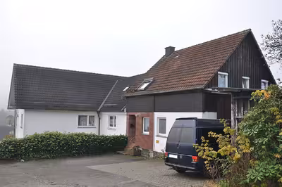 Mehrfamilienhaus, 4 Garagen, 1 Carport, 3 Kfz-Stellplätze in Rosenstraße 16, 51647 Gummersbach, Gimborn - Bild 2
