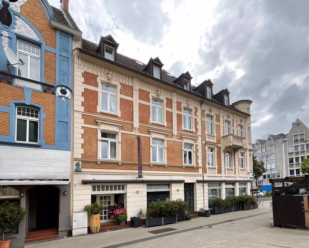 Wohn-/Geschäftshaus, Gewerbeeinheit (z.B. Laden, Büro), Ladenlokal Erdgeschoss in Bonn - Bild 1