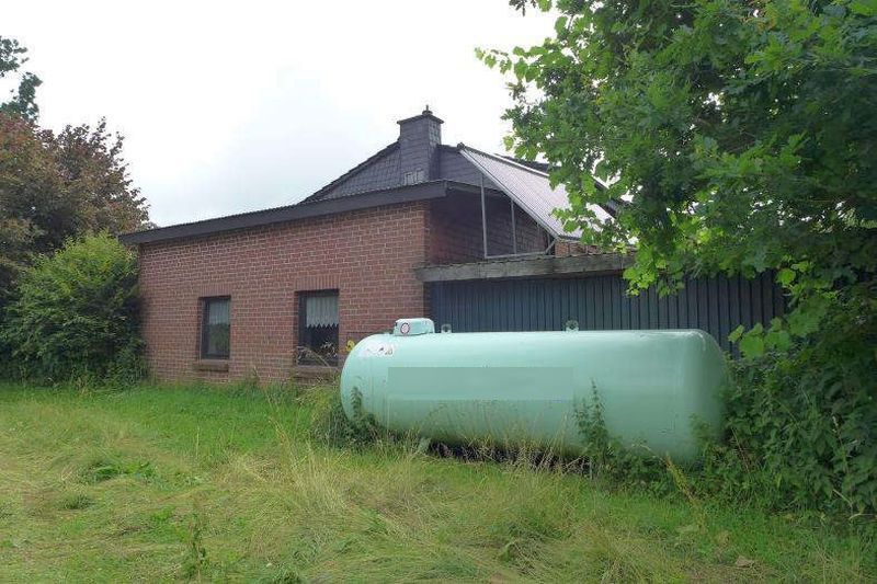 Zweifamilienhaus mit Nebengebäuden und Garten-/Grünland in Brokstedt - Bild 3