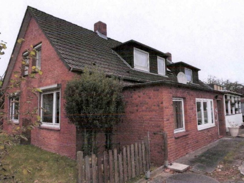 Zweifamilienhaus mit Anbauten in Lägerdorf - Bild 3