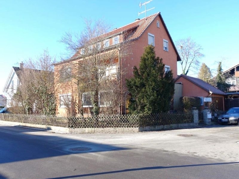 Dreifamilienhaus mit Gewerbeeinheit in Hildrizhausen - Bild 3