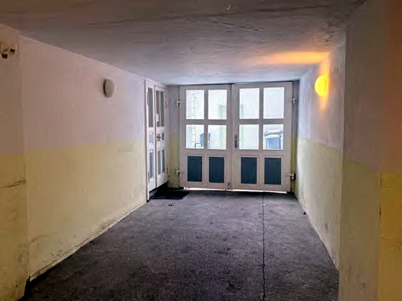 Mehrfamilienhaus mit 2 Nebengebäuden in Schwerin - Bild 3