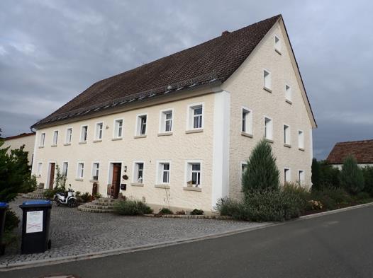 Zweifamilienhaus, Garage, Zweifamilienwohnhaus und Doppelgarage in Gräfenberg - Bild 2