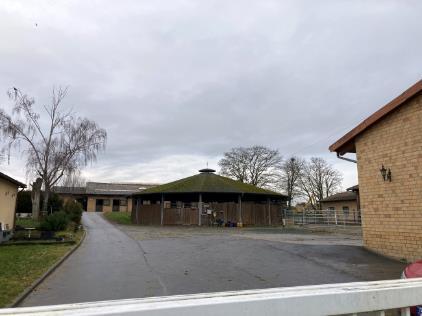 Erbbaurechtsgrundstück bebaut mit einem Reiterhof in Wallau - Bild 3