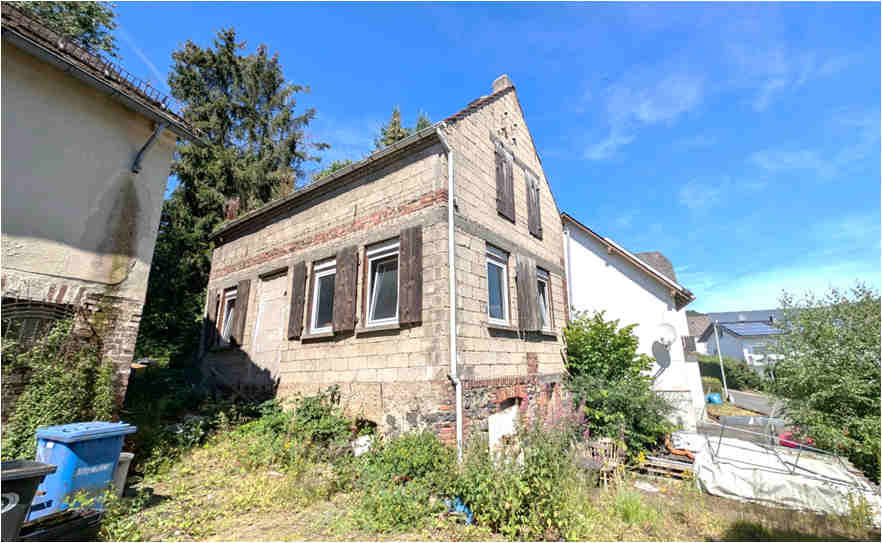 Grundstück bebaut mit einem Wohnhaus mit Scheune, Grundstück mit Nebengebäude in Mengerskirchen - Bild 2