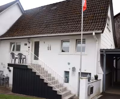 Grundstück bebaut mit Wohnhaus A, Wohnhaus B, Carport in Gasse  7, 7a, 97773 Aura - Bild 2