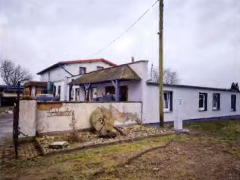 Einfamilienhaus mit angebautem Ferienhaus und Nebengebäuden in Altefähr - Bild 1