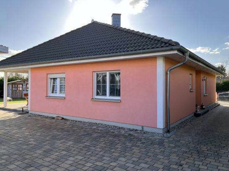 Einfamilienhaus mit Doppelcarport und Schuppen in Eggersdorf - Bild 1