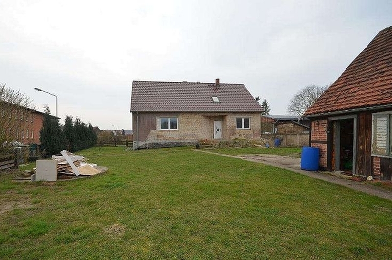 Einfamilienhaus und Nebengebäude in Dreetz - Bild 4