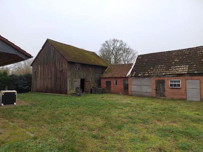 Ehemaliges Siedlungshaus mit Nebengebäuden in Woosmer - Bild 2