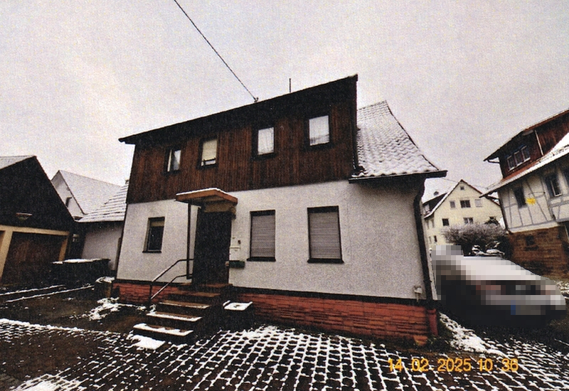 Wohnhaus (Stockwerkseigentum), Doppelgarage und Scheune in Vaihingen an der Enz - Bild 2