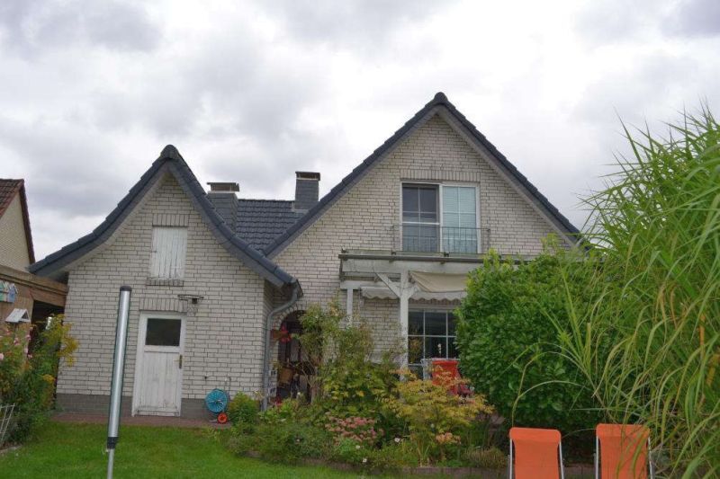 Einfamilienwohnhaus mit Carport in Preetz - Bild 1