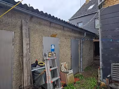 Stark sanierungsbedürftiges Wohnhaus und Nebengebäude in Warnowstraße 28, 18258 Schwaan - Bild 2