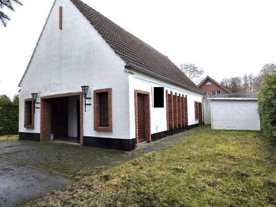 Trauerhalle mit Nebengebäuden in Friedhofsweg 1e, 18276 Lüssow - Bild 2