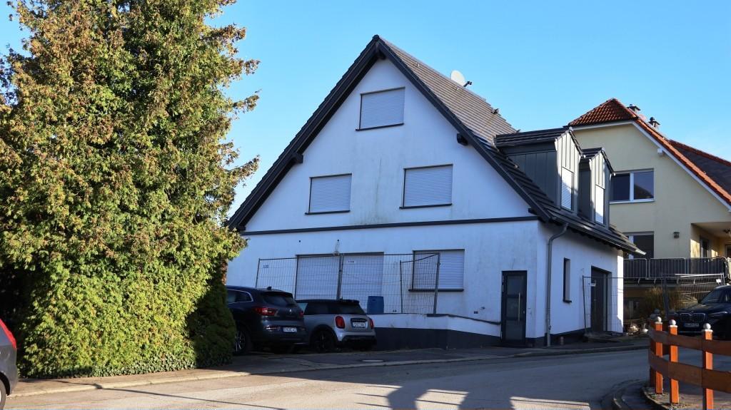 Kfz-Stellplatz, Eigentumswohnung (ab 5 Zimmer), Gartennutzung und Treppenanlagen-Nutzung in Ennepetal - Bild 1