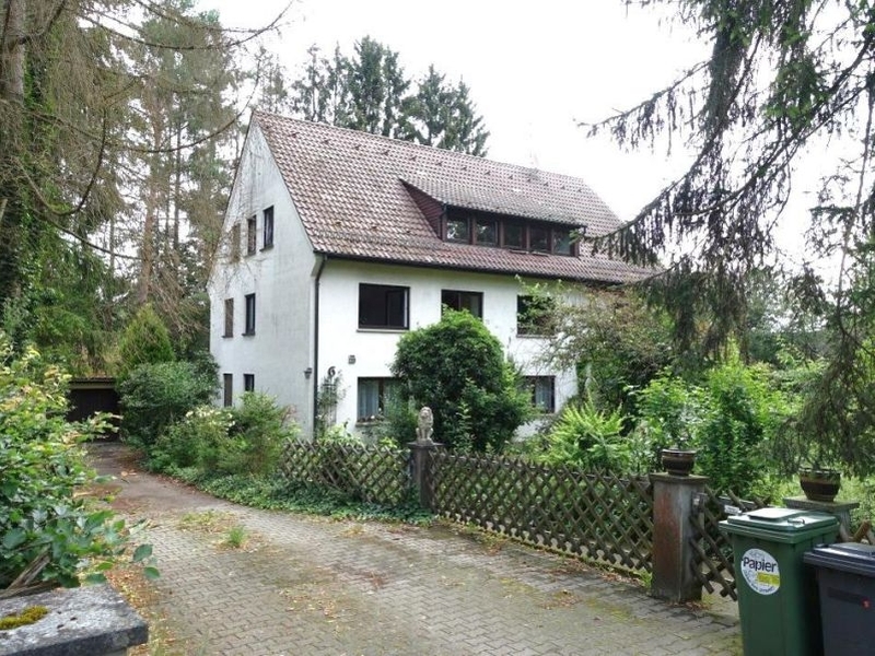 Vierfamilienwohnhaus mit Doppelgarage in Stuttgart - Bild 1
