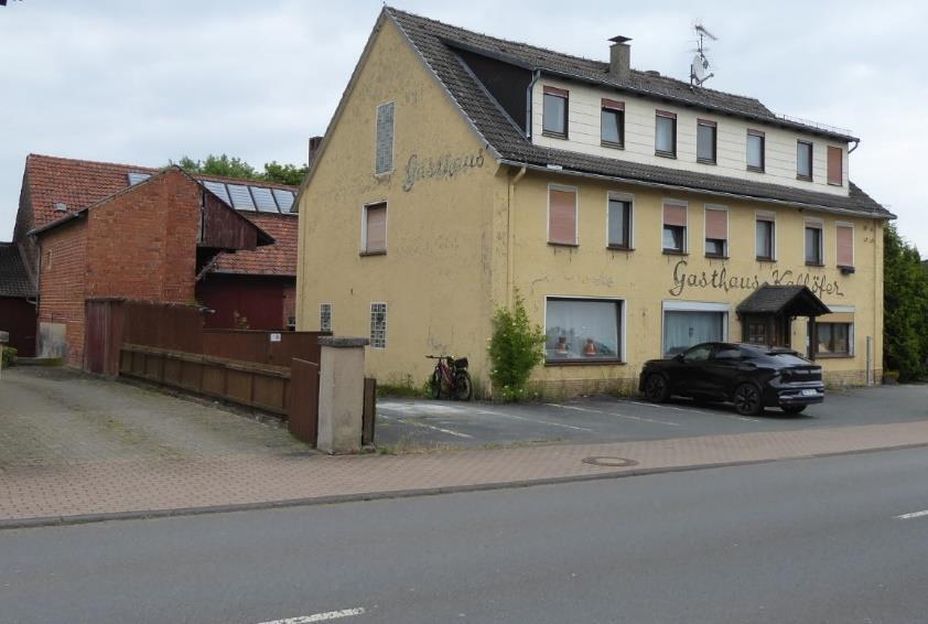 Ehemaliger Gasthof und Wirtschaftsgebäude in Meineringhausen - Bild 1