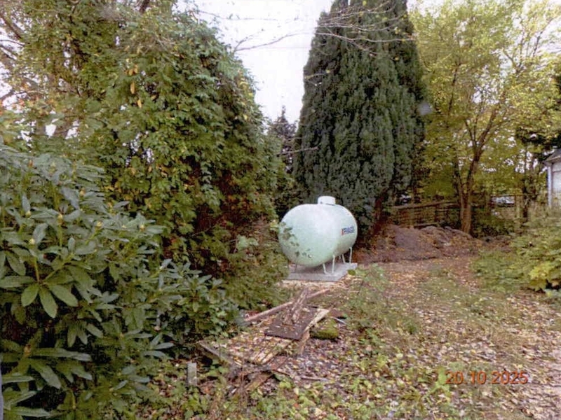 Älteres Einfamilienhaus mit Anbauten und Garage in Brunsbüttel - Bild 1