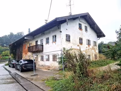 baufälliges Gebäudeensemble und Wiese in Almstraße 1,3, 82467 Isen, Burgrain - Bild 3